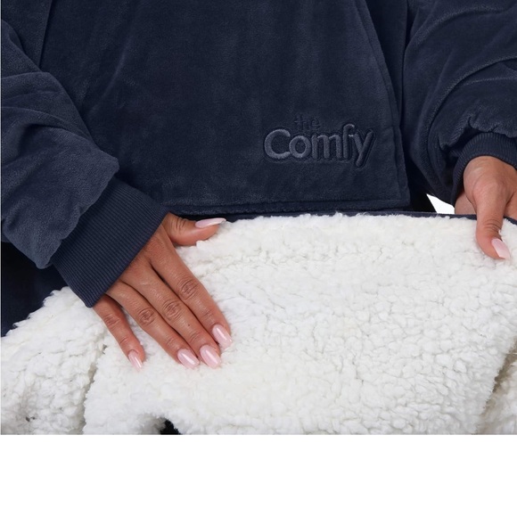 Unisex Comfy Navy Blue Wearable Blanket - Picture 2 of 6